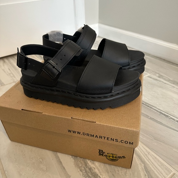 NWT Dr.Martens Voss Platform Sandal Black Hyrdo Leather Size 8 - Picture 2 of 6